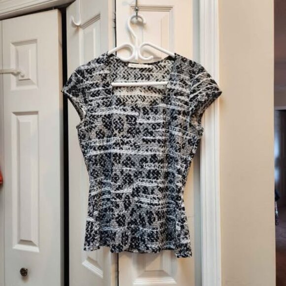 [M] MELANIE LYNE blouse black‎ tan & white dressy textured cap sleeve medium - Picture 1 of 8